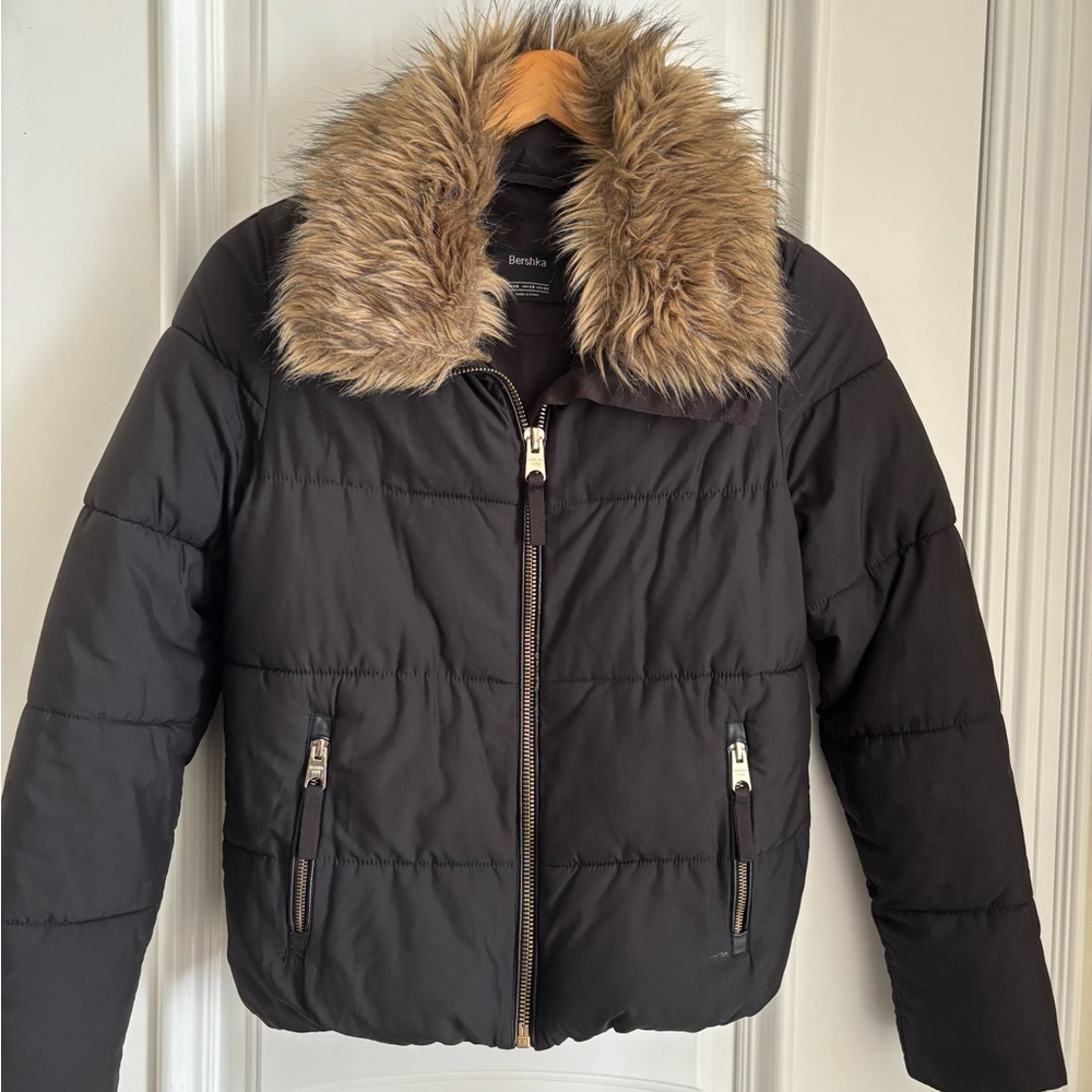 Bershka Women’s Black Puffer with Faux Fur Removable Faux Fur Collar Jacket